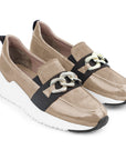 Tenis estilo loafer de charol y gamuza con hebilla grande para mujer
