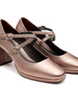 Zapatilla de tacón estilo mary jane metalizada y doble correa cruzada para mujer