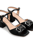 Sandalias de piel negras para mujer con herraje metálico y tacón cuadrado de altura media