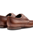 Zapatos estilo derby de piel pintados a mano para caballero.