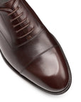 Zapatos oxford de piel con puntera para hombre