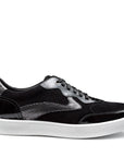 Tenis casuales de charol y gamuza color negro para dama