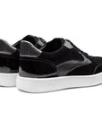 Tenis casuales de charol y gamuza color negro para dama