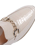 Mocasines de charol y ante con hebilla y suela confort para dama