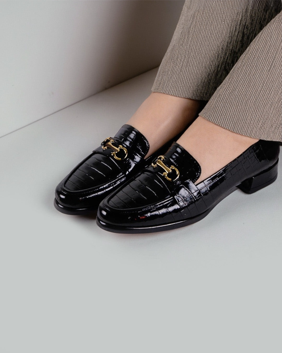 El color del lujo:  ¿Por qué los tonos oscuros nunca pasan de moda?