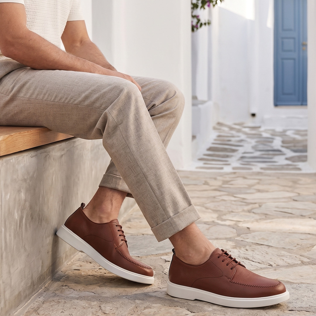 El nuevo código “Business Casual”: Cómo elegir el calzado que define tu éxito.