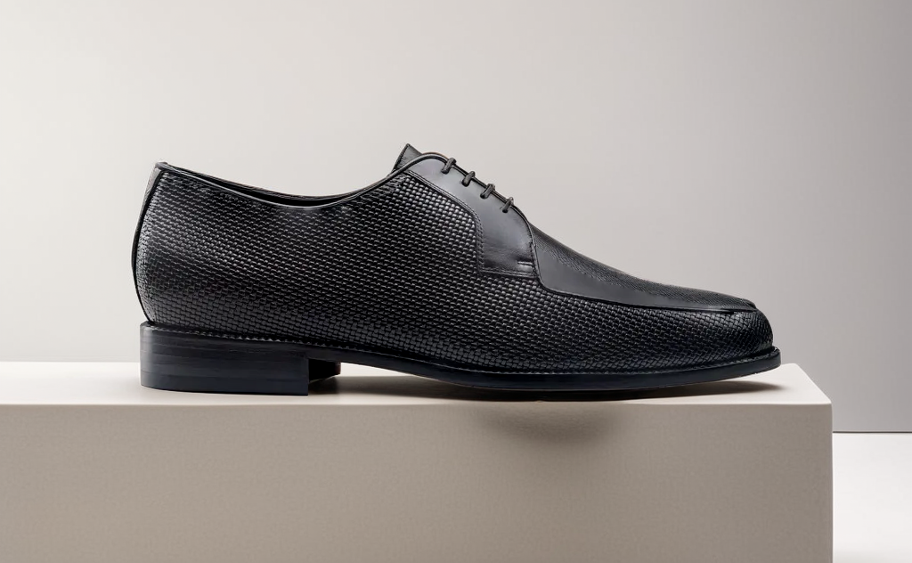 LA ELEGANCIA ARTESANAL: DIFERENCIA ENTRE ZAPATOS HECHOS A MANO Y FABRICADOS EN SERIE.