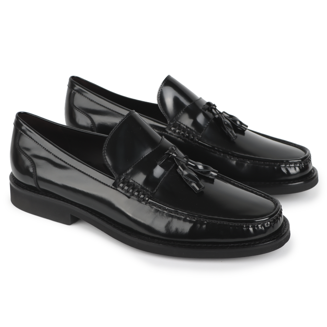 Mocasines tejidos de piel con acabado brillante y motas para hombre