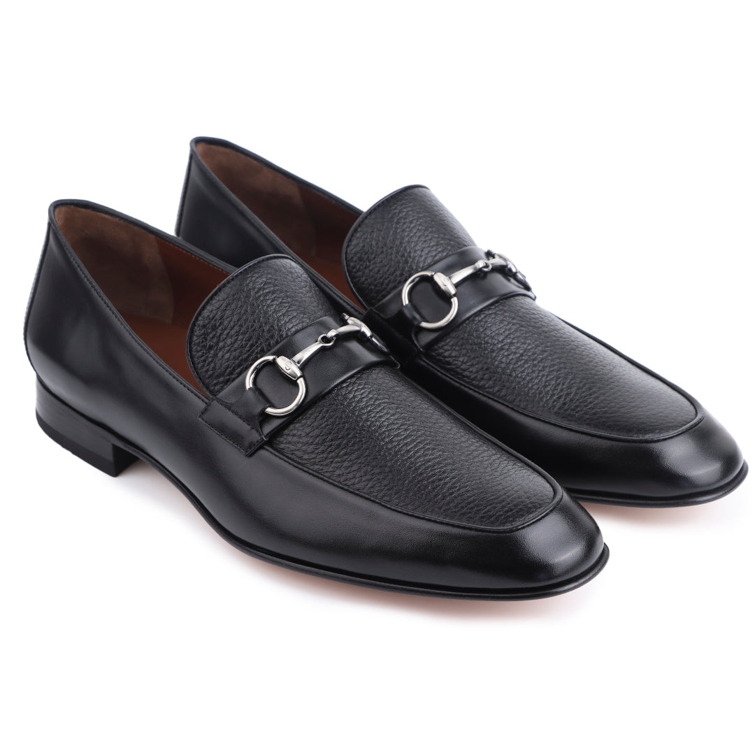 Mocasines de piel para caballero con herrajes metálicos