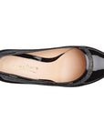 Tacones de charol color negro con fina línea de ante para dama