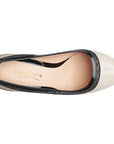 Tacones de charol color hueso con fina línea de ante para dama