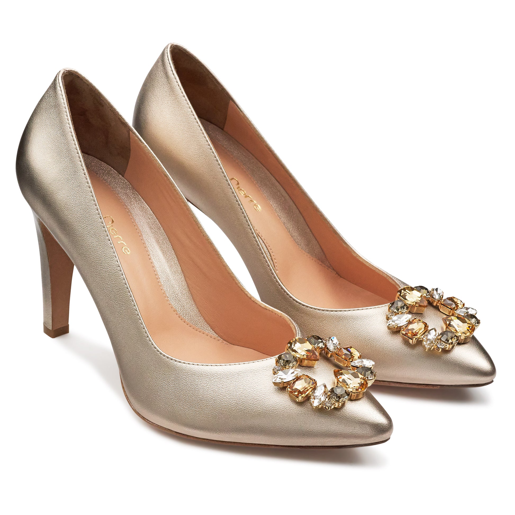 Zapatillas doradas de fiesta para dama con broche de cristales