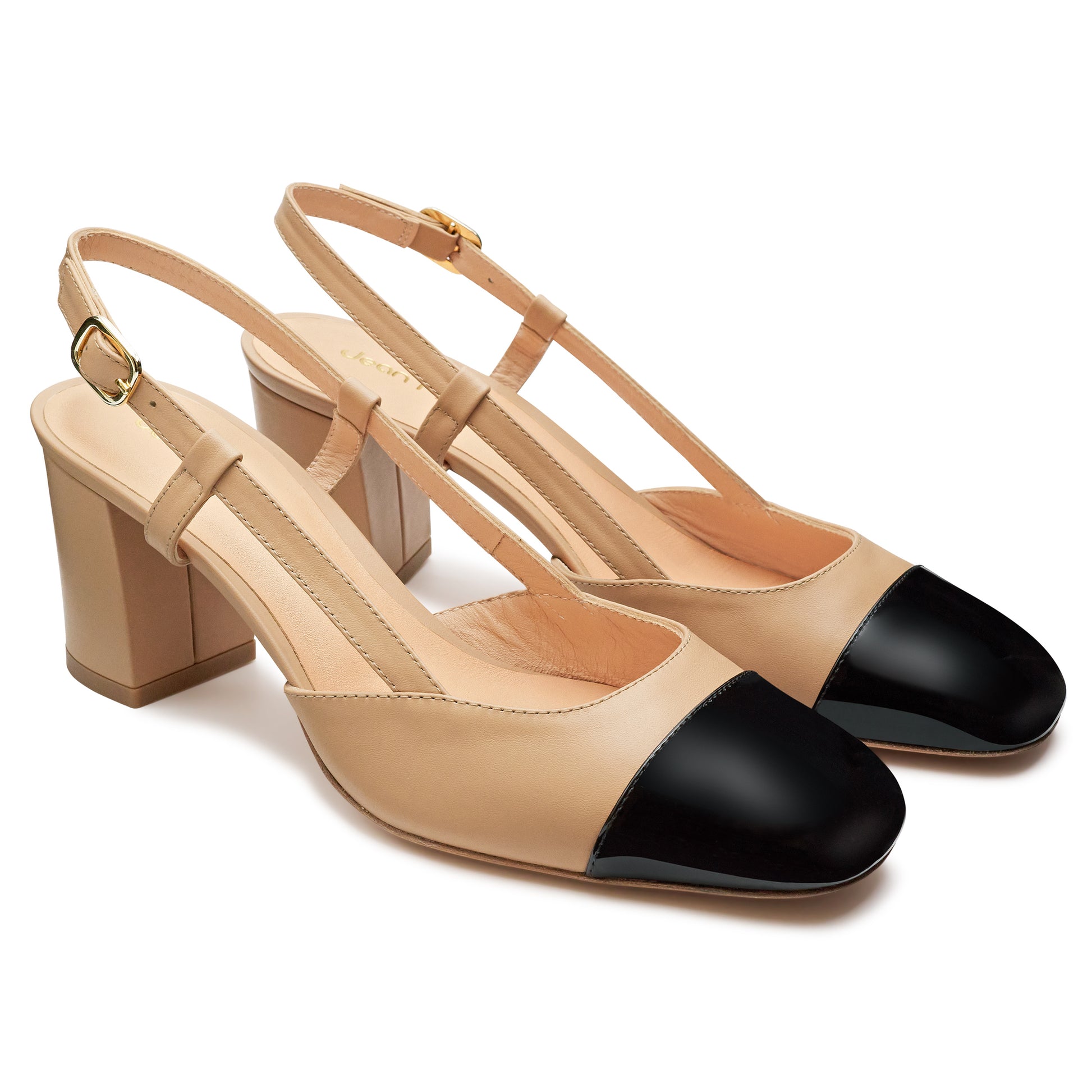 Zapatillas destalonadas para dama con punta en charol negra, y correas ajustables