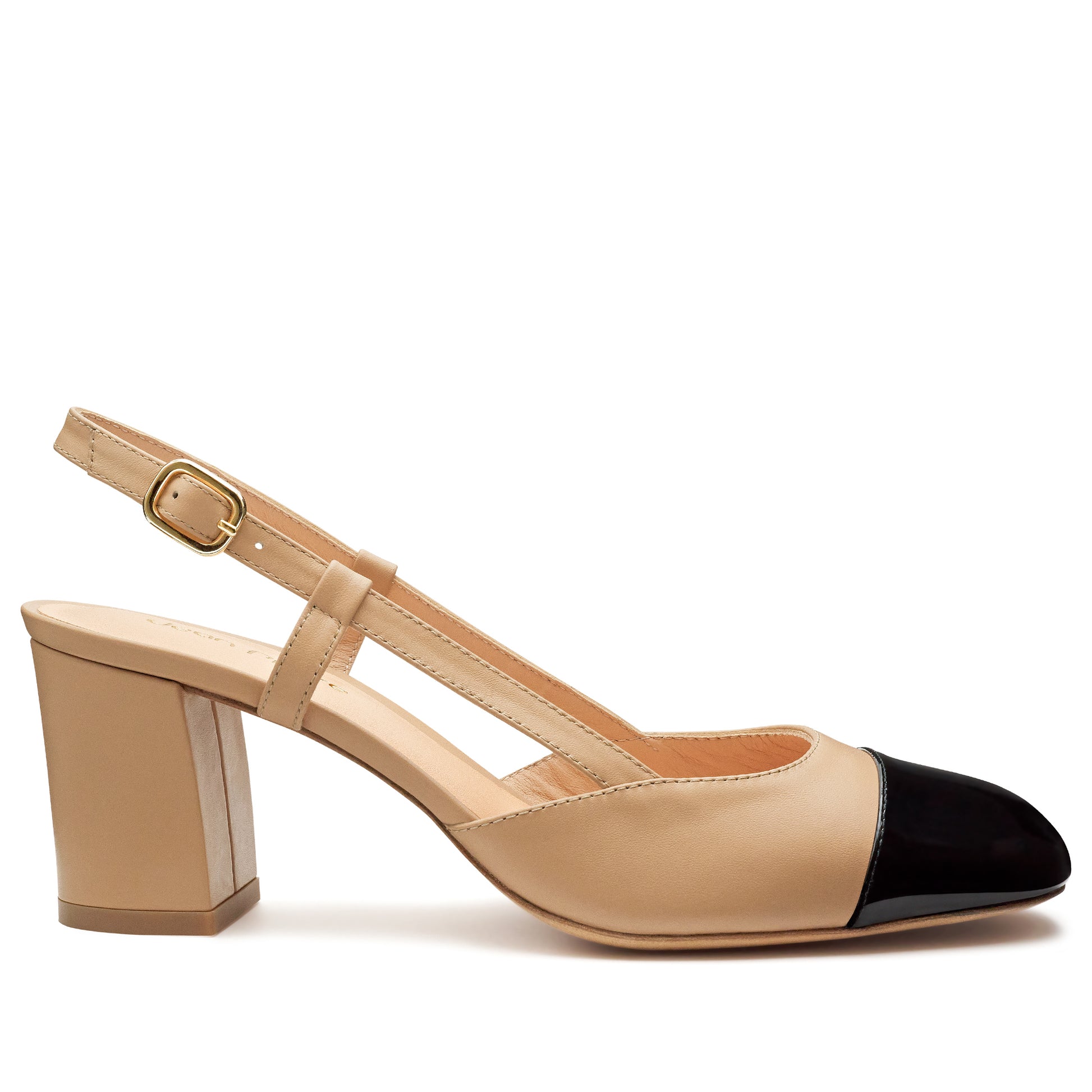 Zapatillas destalonadas para dama con punta en charol negra, y correas ajustables