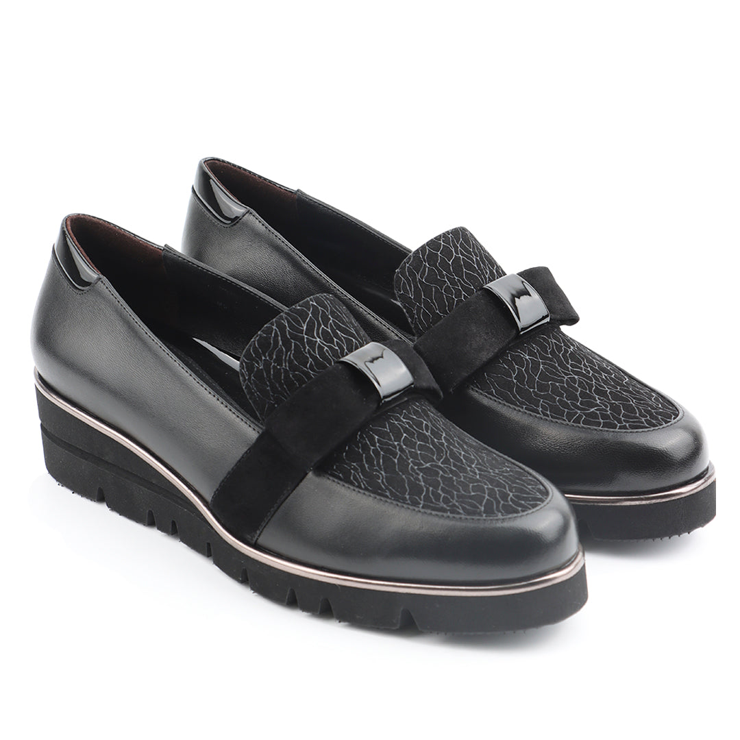 Mocasines de piel y ante con aplicación de banda horizontal y suela confort para mujer