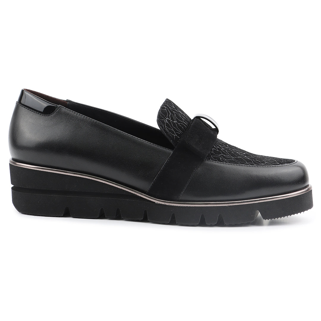 Mocasines de piel y ante con aplicación de banda horizontal y suela confort para mujer