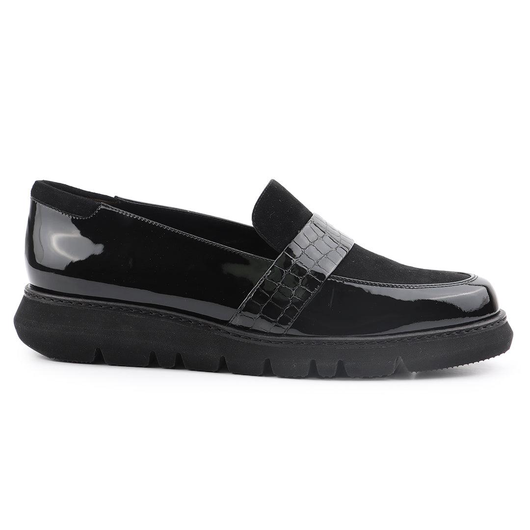 Mocasines de charol y ante con suela confort para mujer