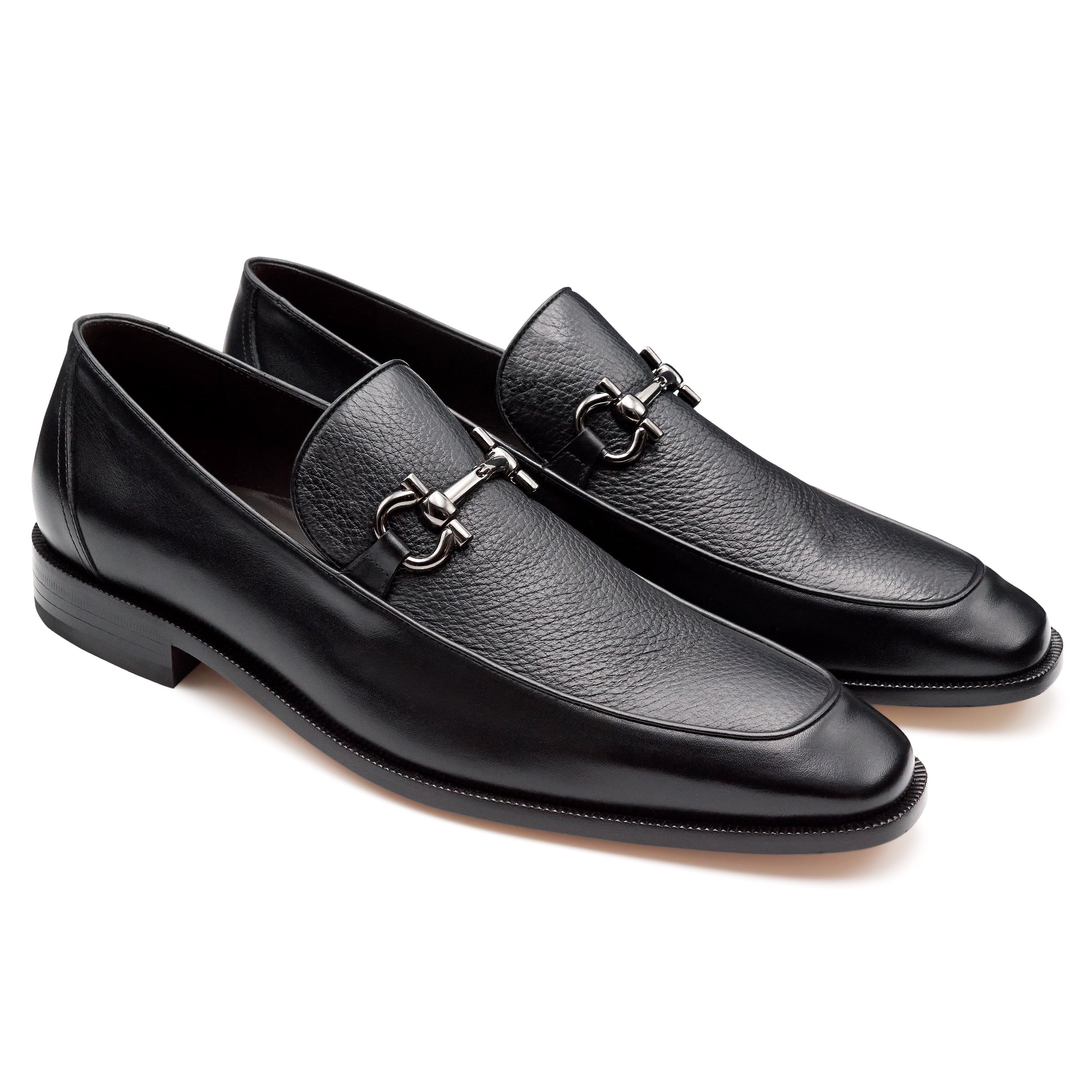 Mocasines de piel de venado con hebilla metálica para caballero