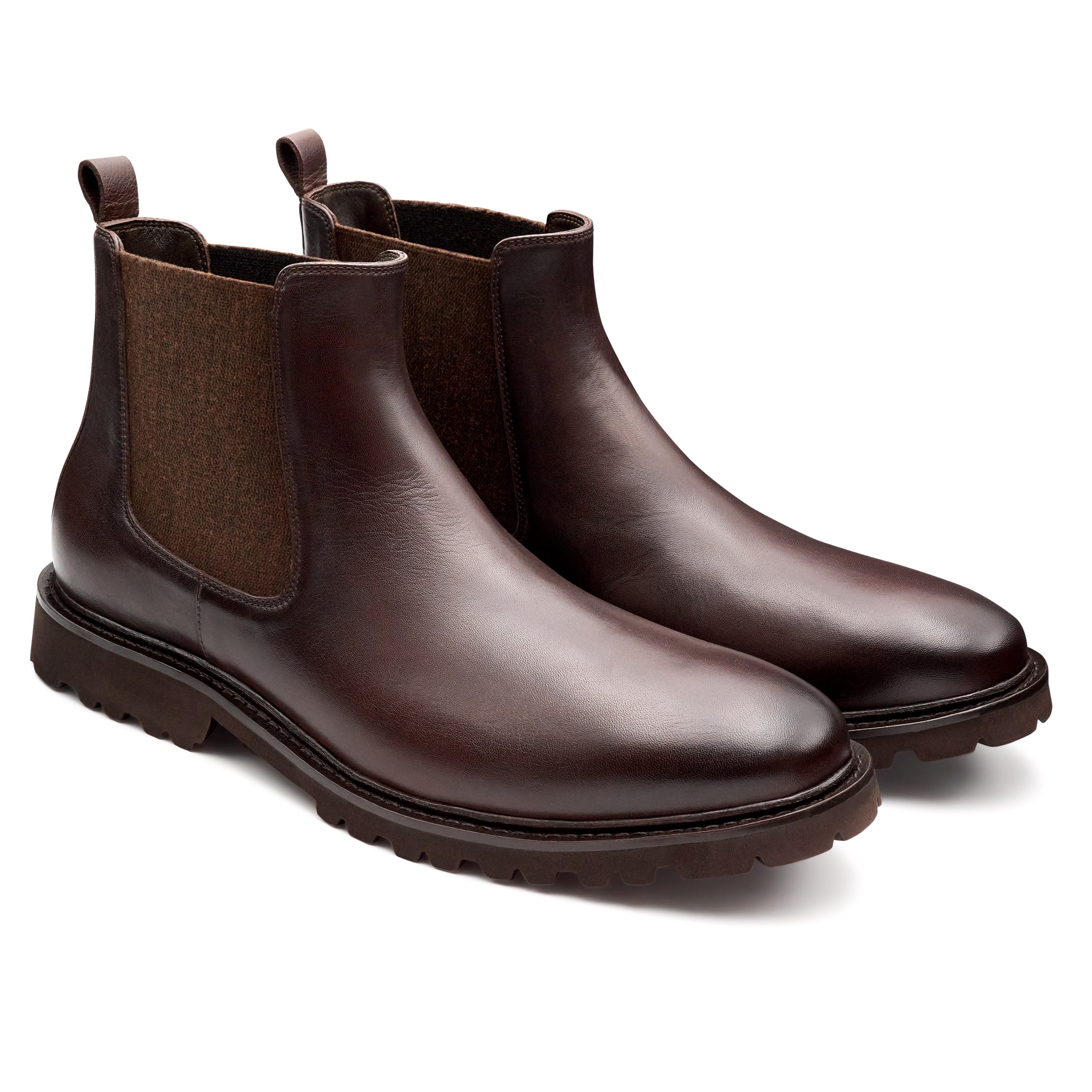 Botines de piel con elásticos laterales y con suela track para caballero