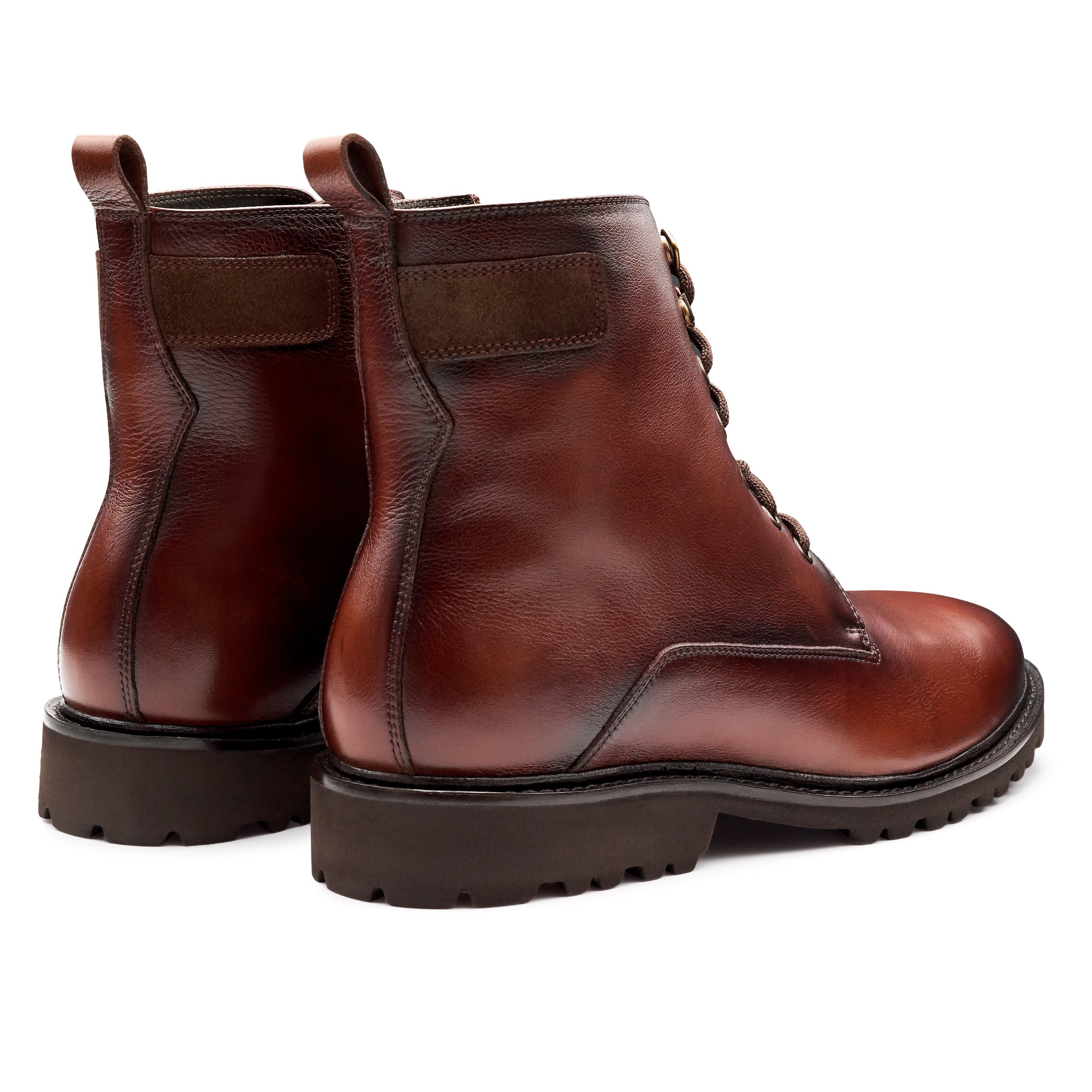 Botines de piel pintados a mano con agujetas y suela track para caballero