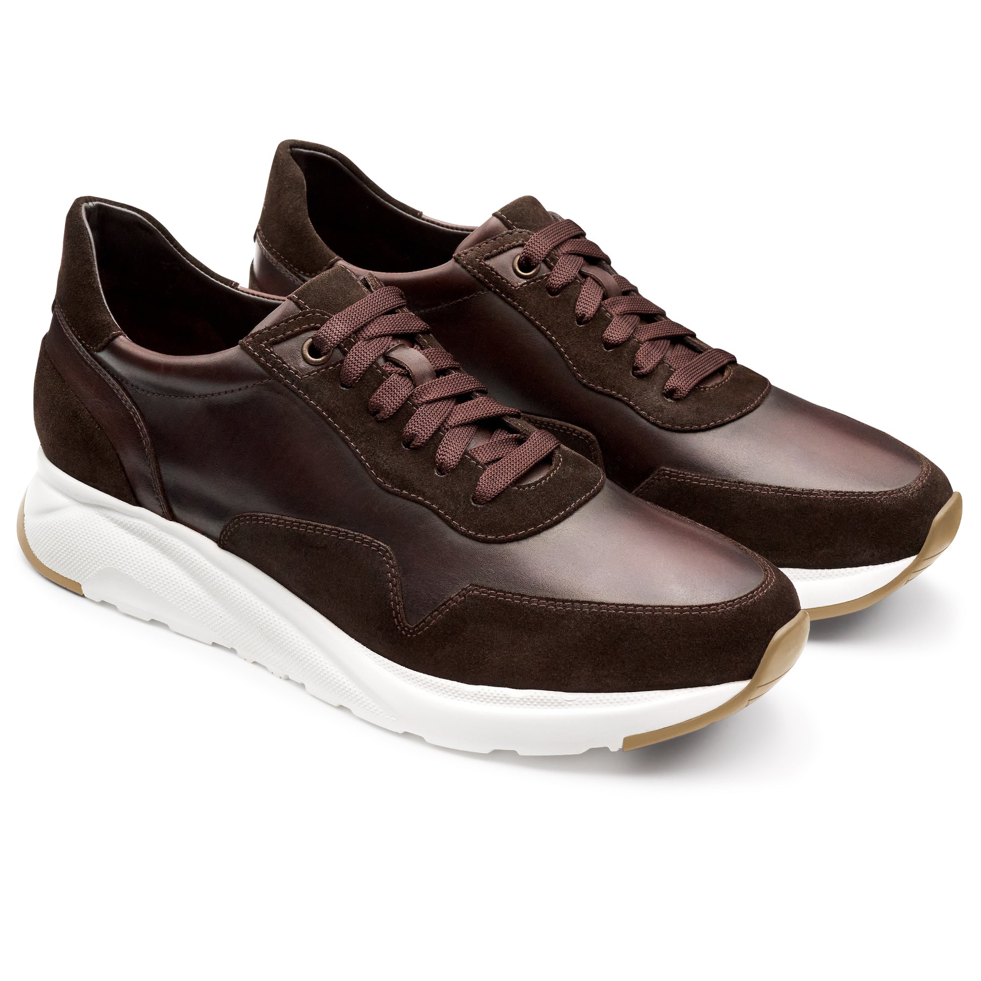 Tenis de piel estilo running para caballero.