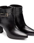 Botines negros de piel con hebilla lateral y tacón alto para dama