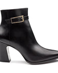 Botines negros de piel con hebilla lateral y tacón alto para dama