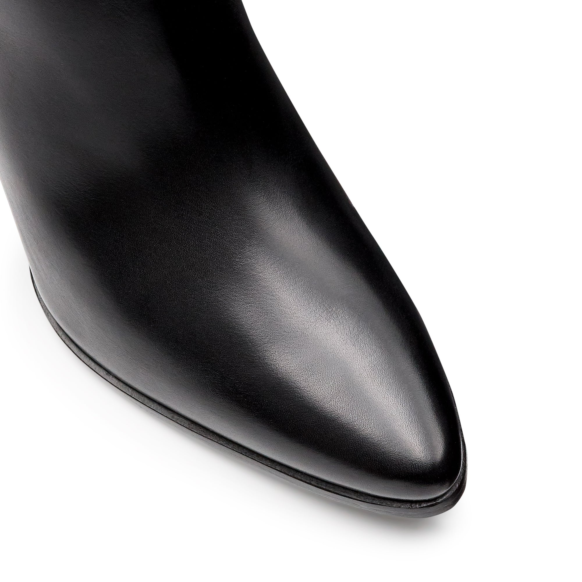 Botines negros de piel con hebilla lateral y tacón alto para dama