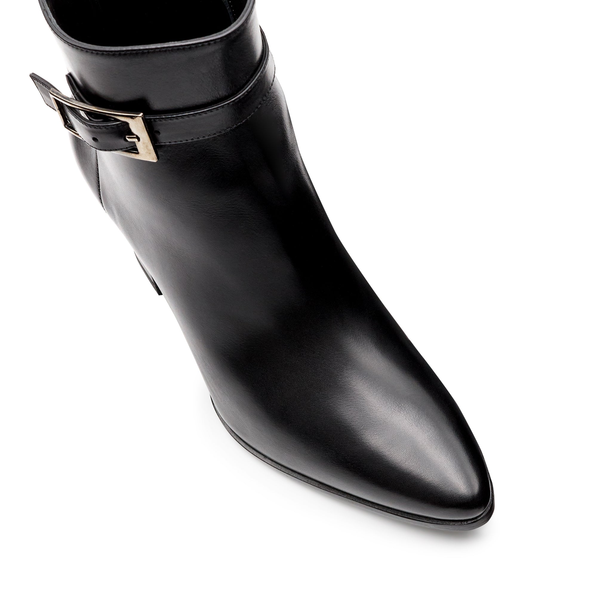 Botines negros de piel con hebilla lateral y tacón alto para dama