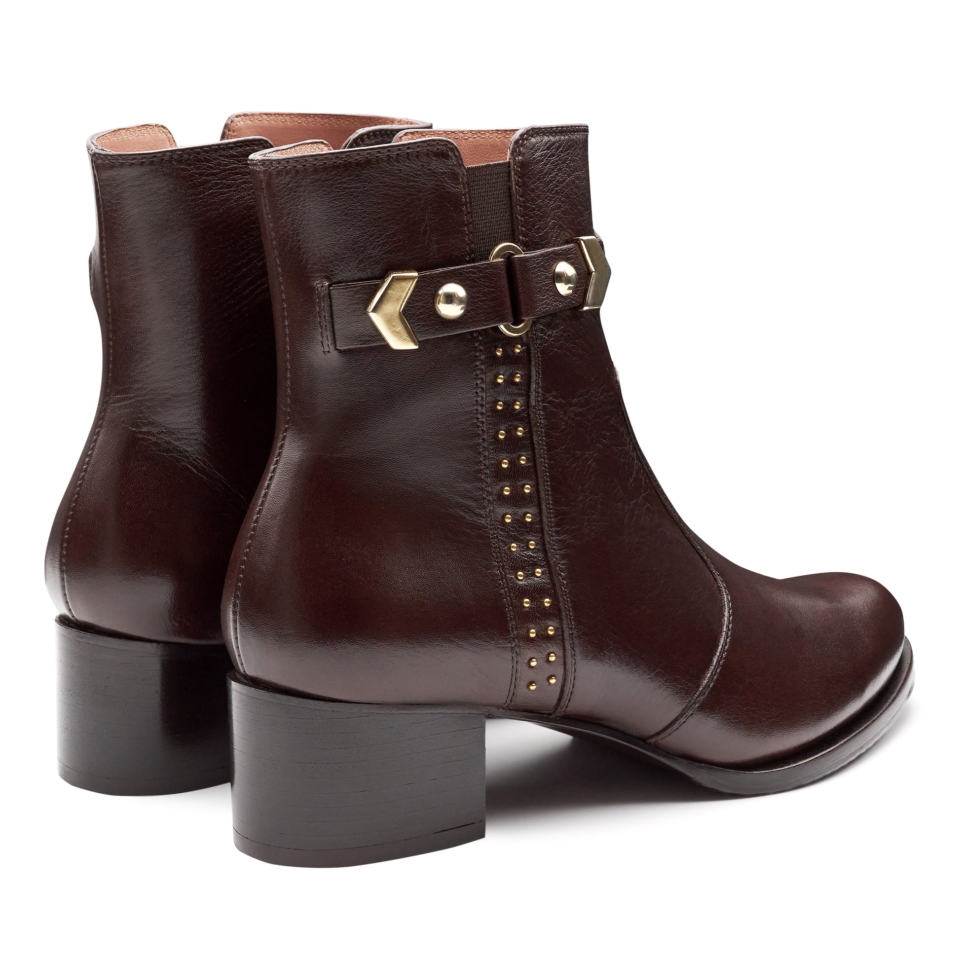 Botines de piel con aplicaciones metálicas y herraje para mujer café