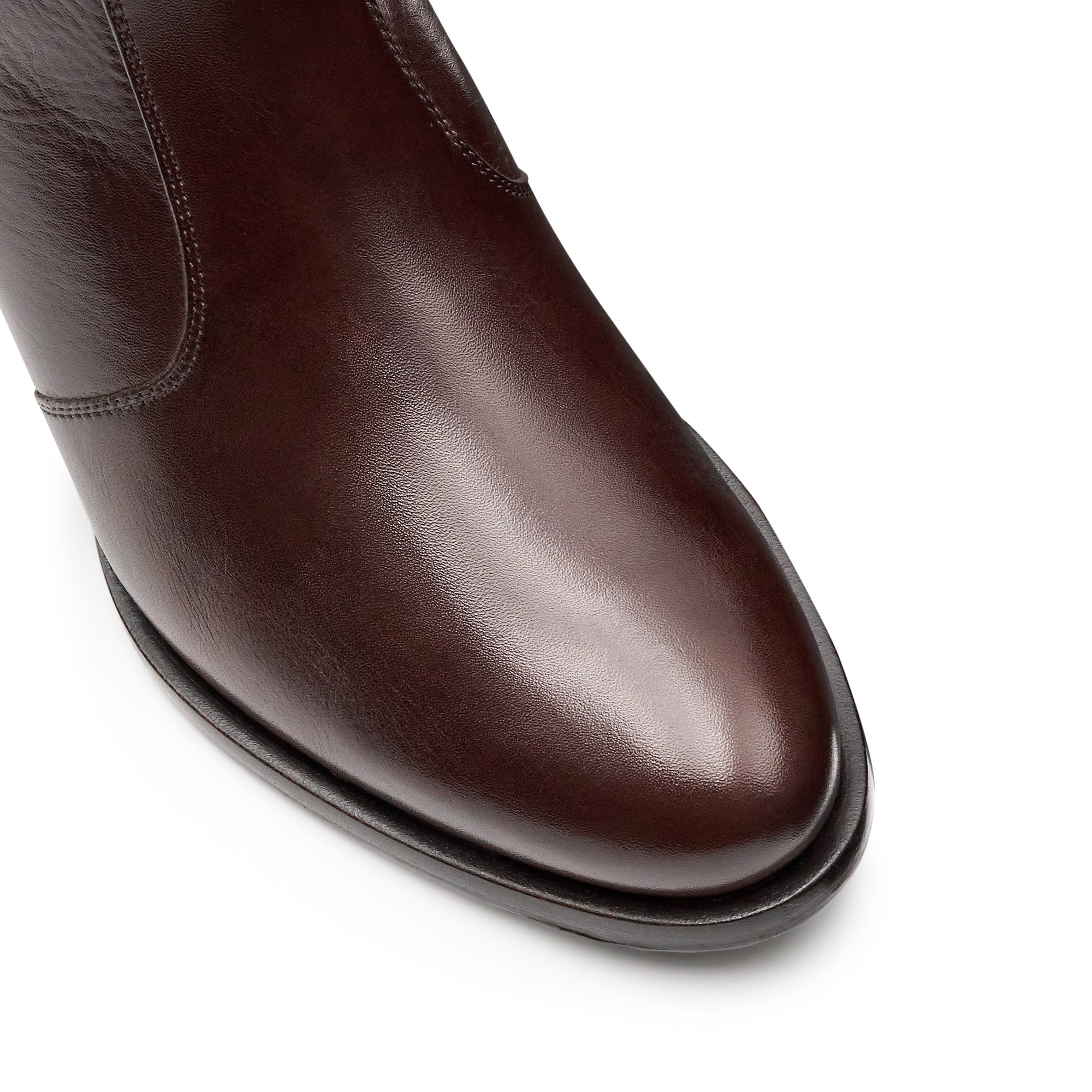 Botines de piel de tacón bajo con aplicaciones metálicas y herraje para mujer