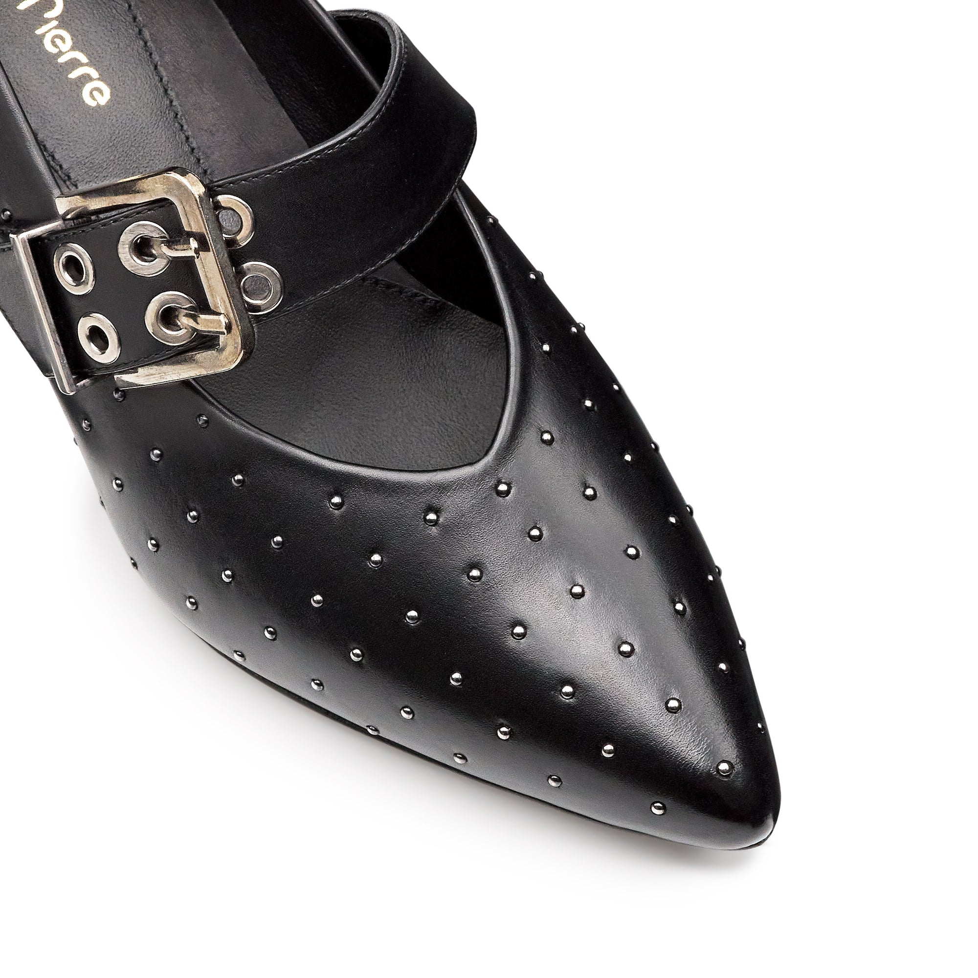 Zapatillas de piel con aplicaciones en puntos metálicos y correa ancha ajustable para dama