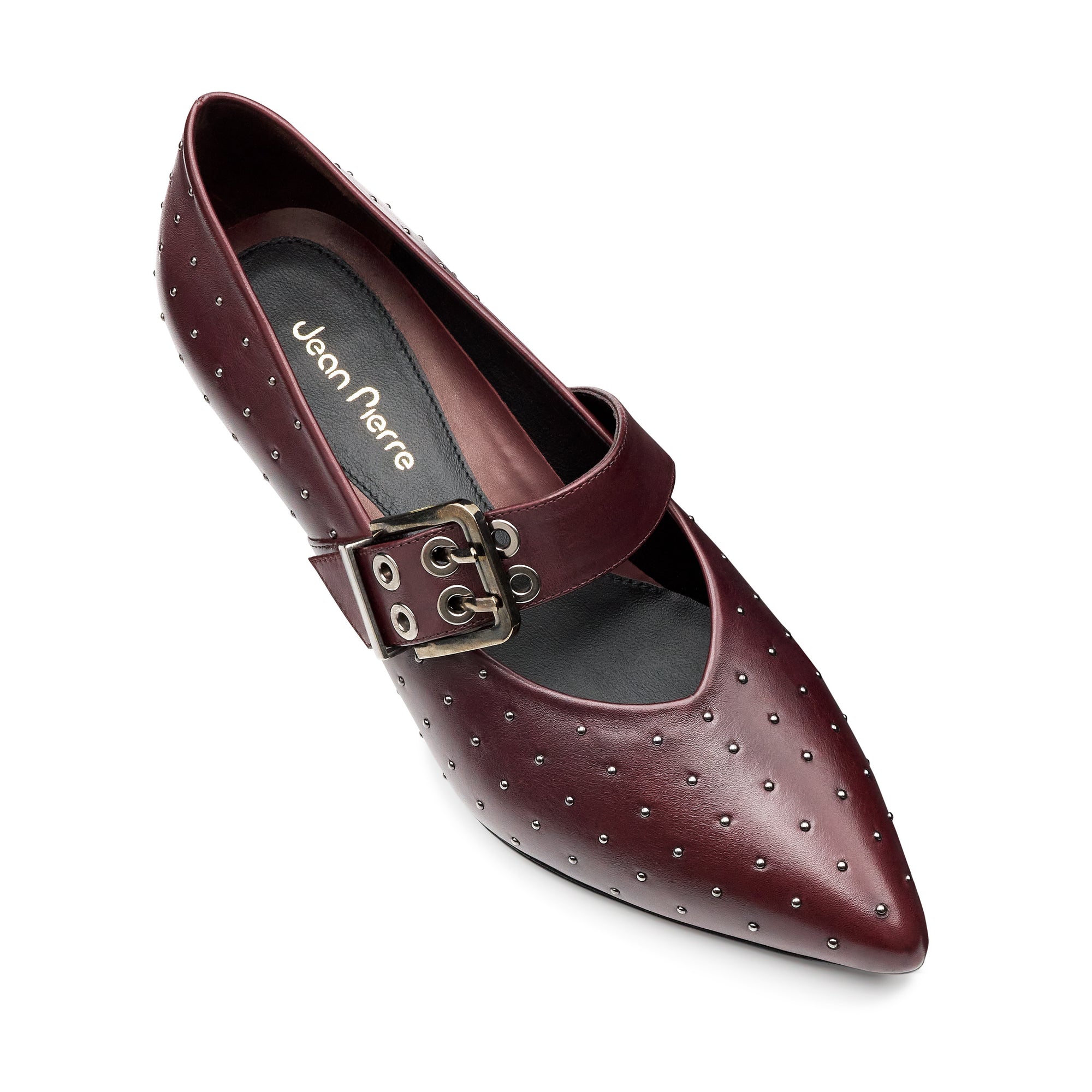 Zapatillas de piel con aplicaciones en puntos metálicos vino