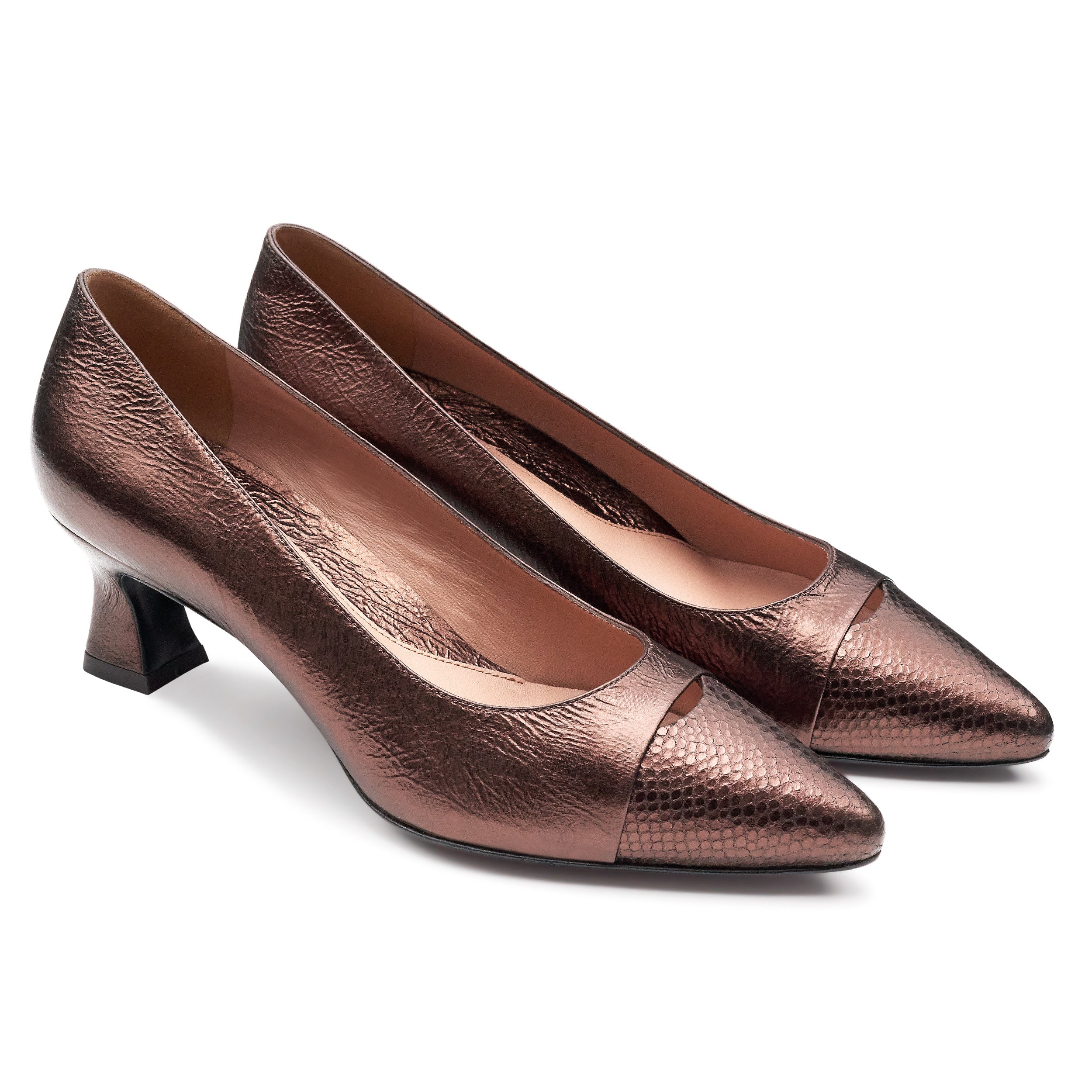 Zapatillas en piel con acabado metálico de tacón medio para dama