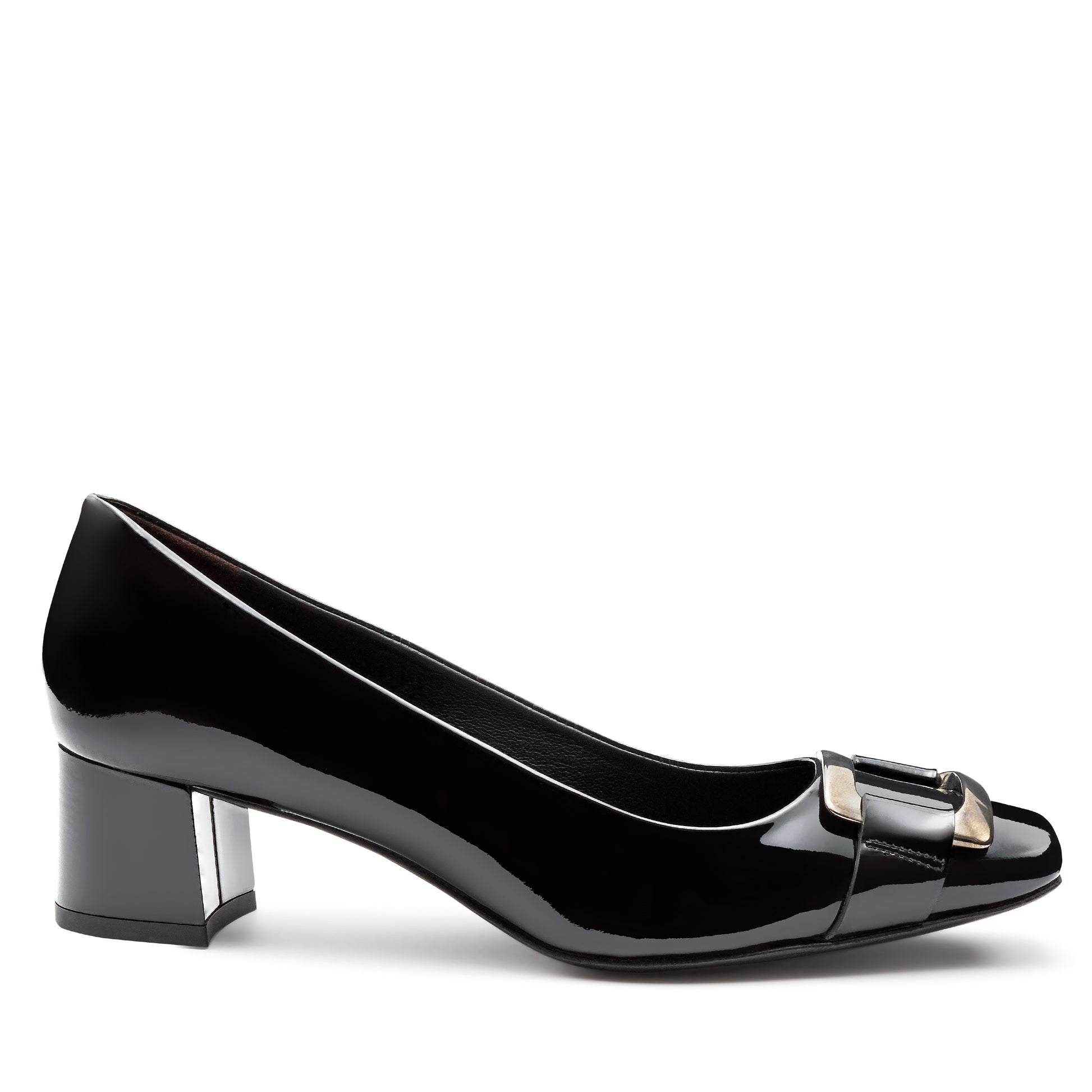 Zapatillas de charol con broche metálico negro