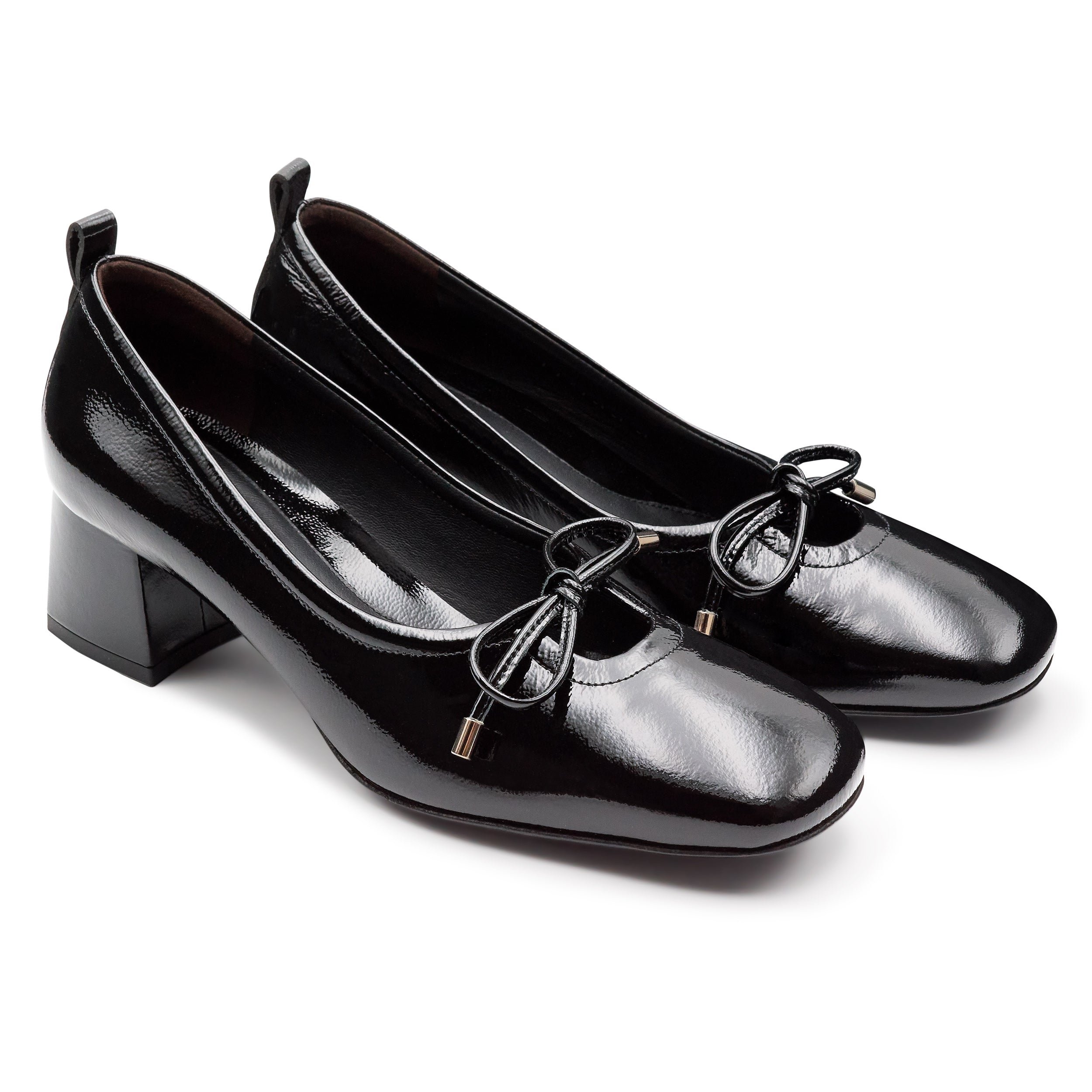 Zapatillas de charol de tacón bajo y cordones ajustables para dama