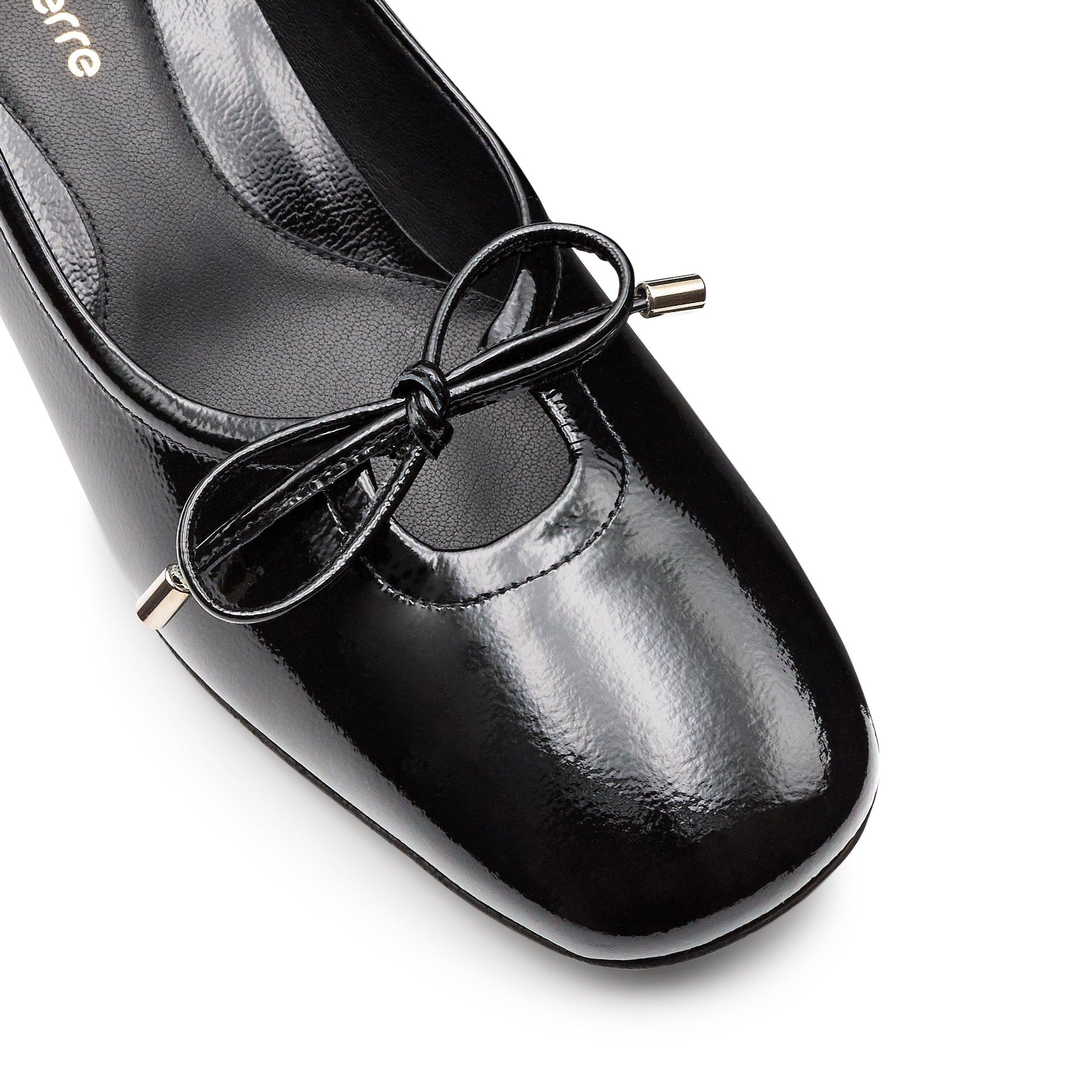 Zapatillas de charol de tacón bajo y cordones ajustables para dama