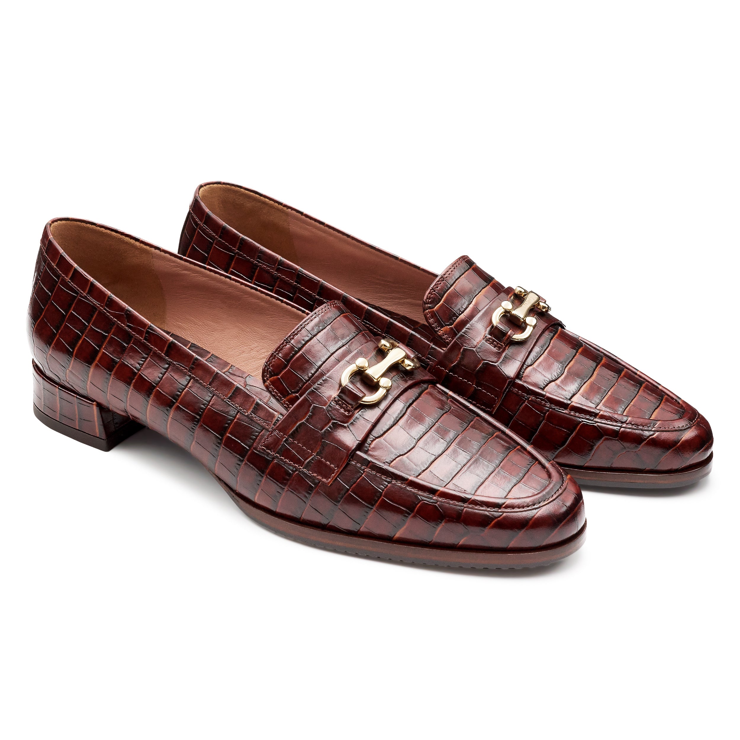 Mocasines de piel café y hebilla metálica para dama