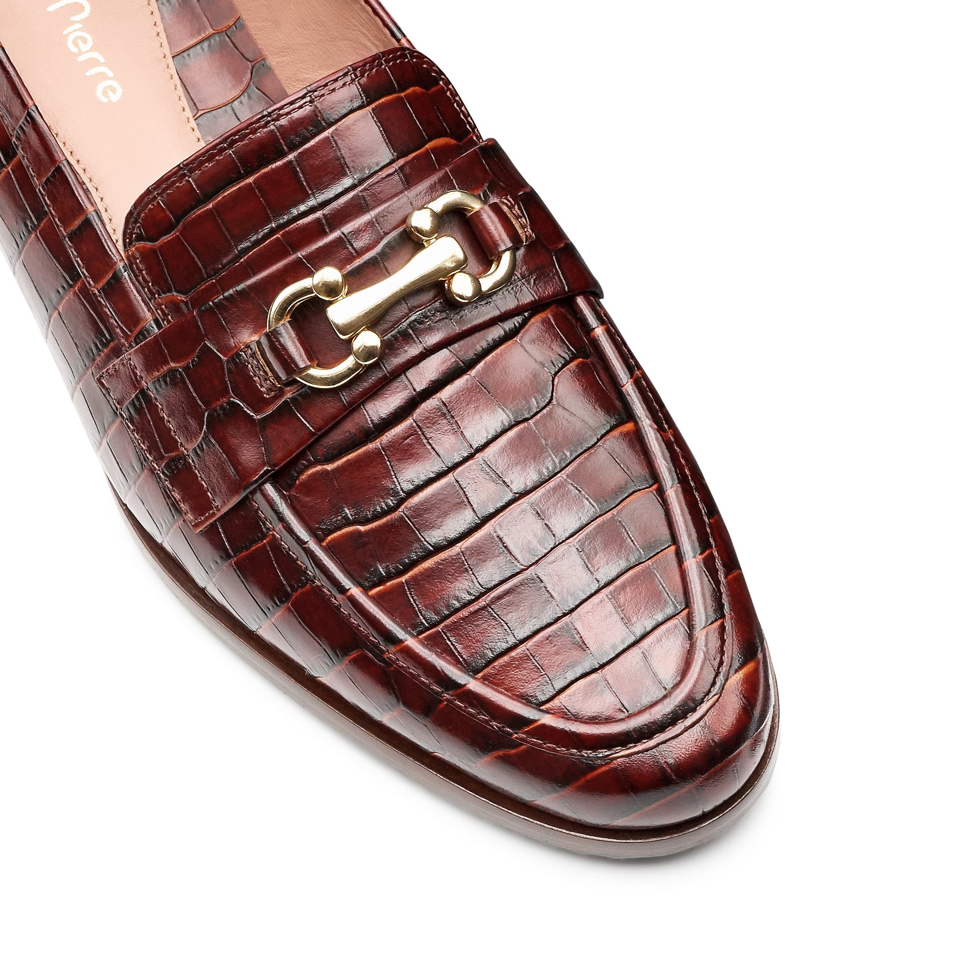 Mocasines de piel con grabado y hebilla metálica para dama
