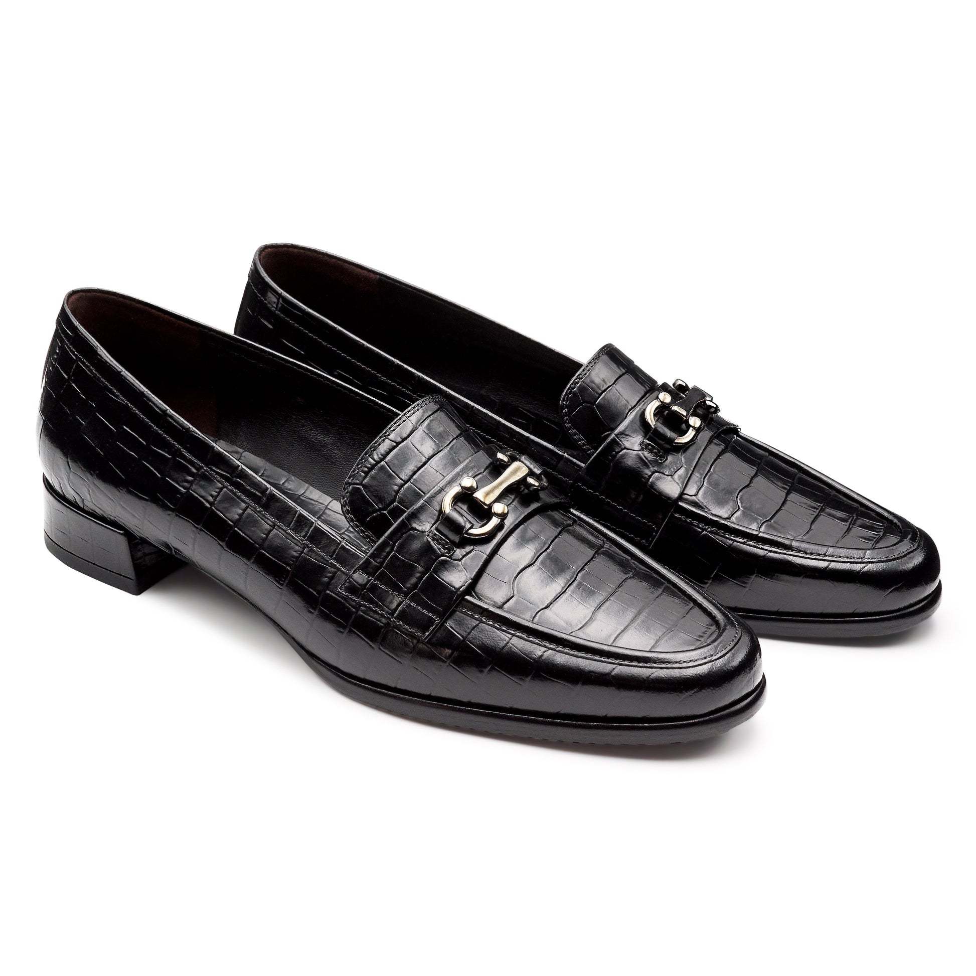 Mocasines de piel con grabado y hebilla metálica para dama