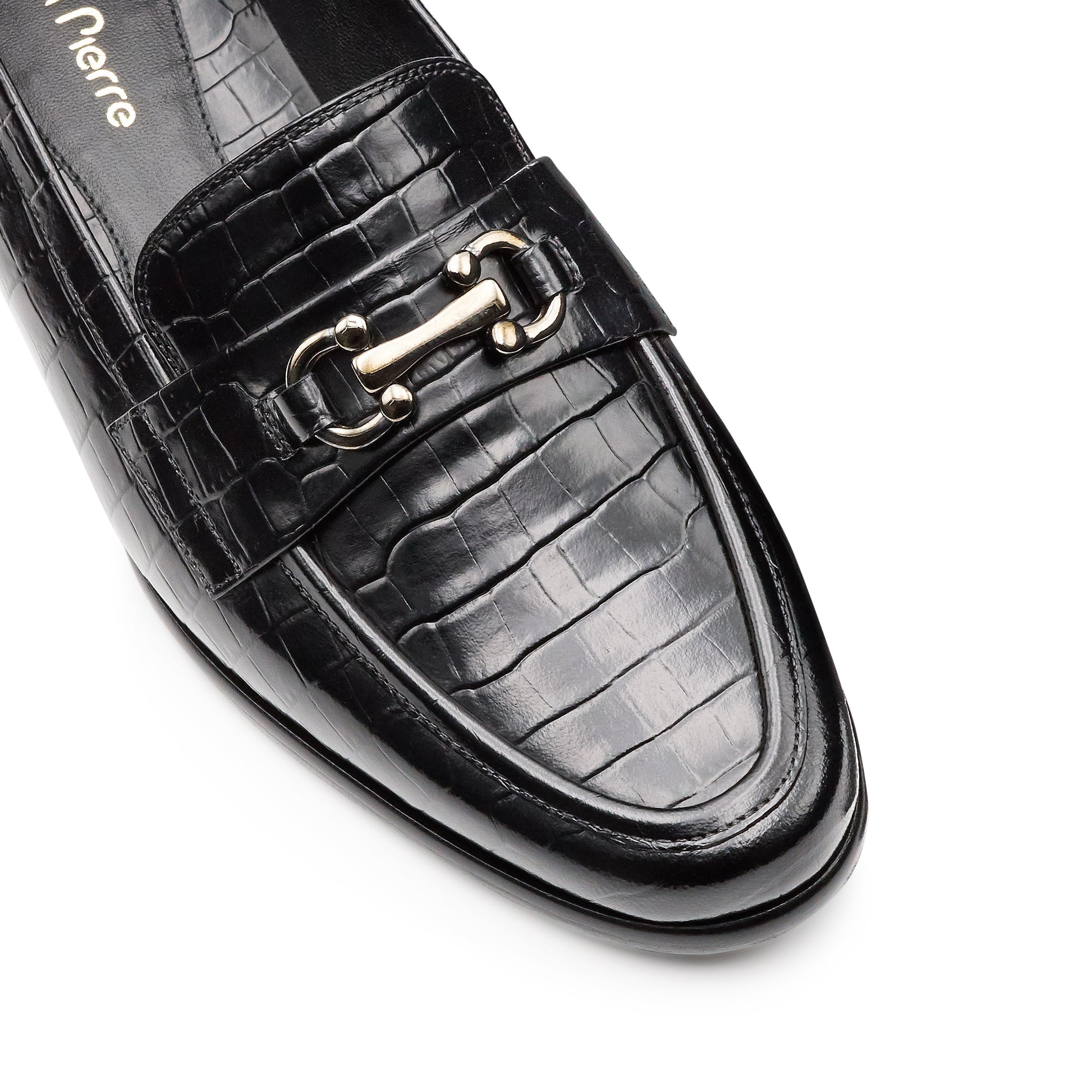 Mocasines de piel con grabado y hebilla metálica para dama
