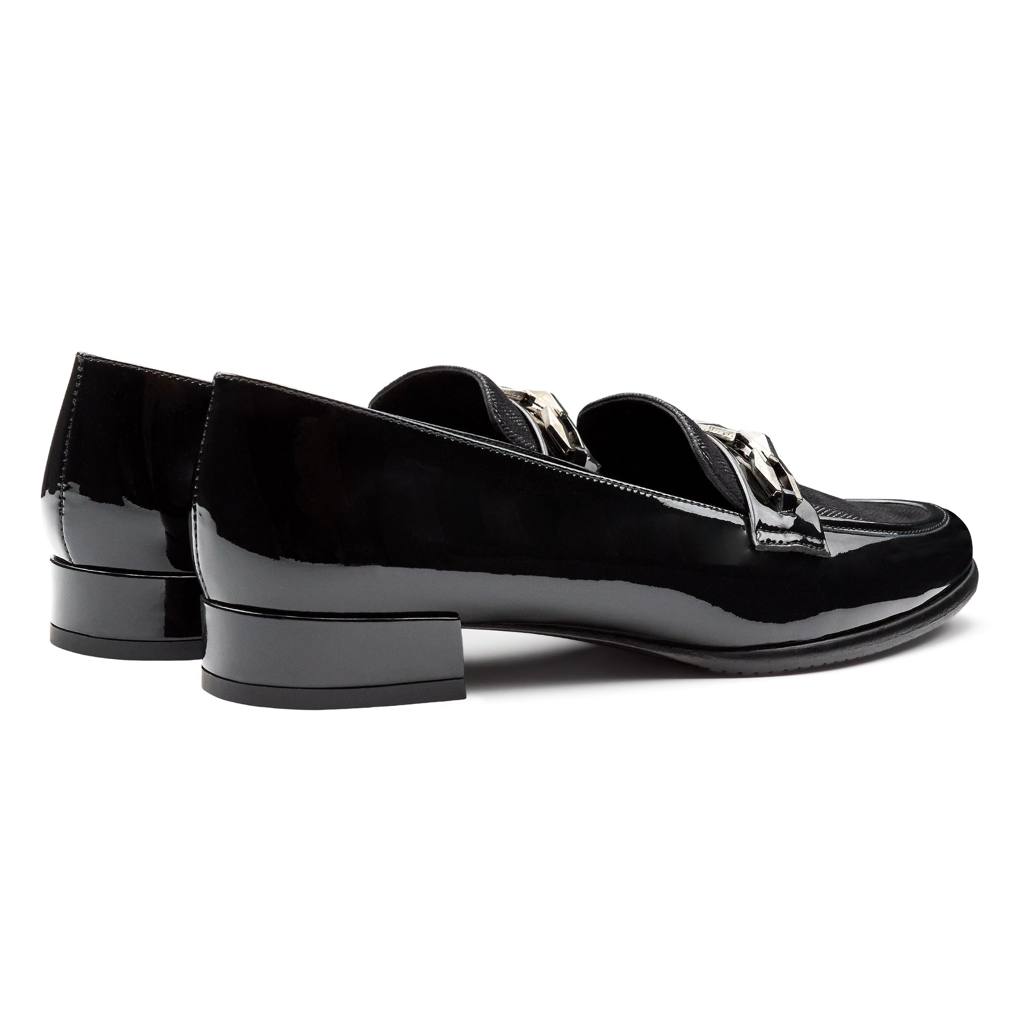 Mocasines de charol y ante con herraje metálico para dama