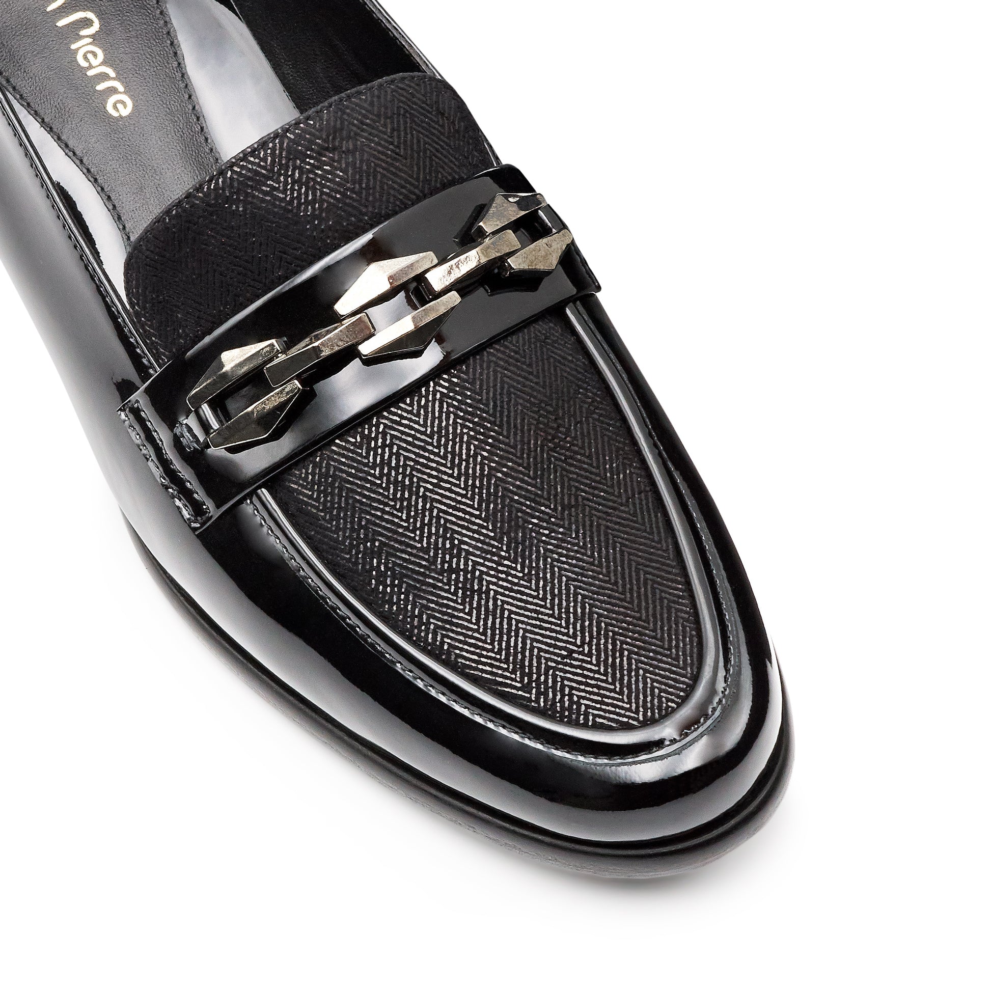 Mocasines de charol y ante con herraje metálico para dama