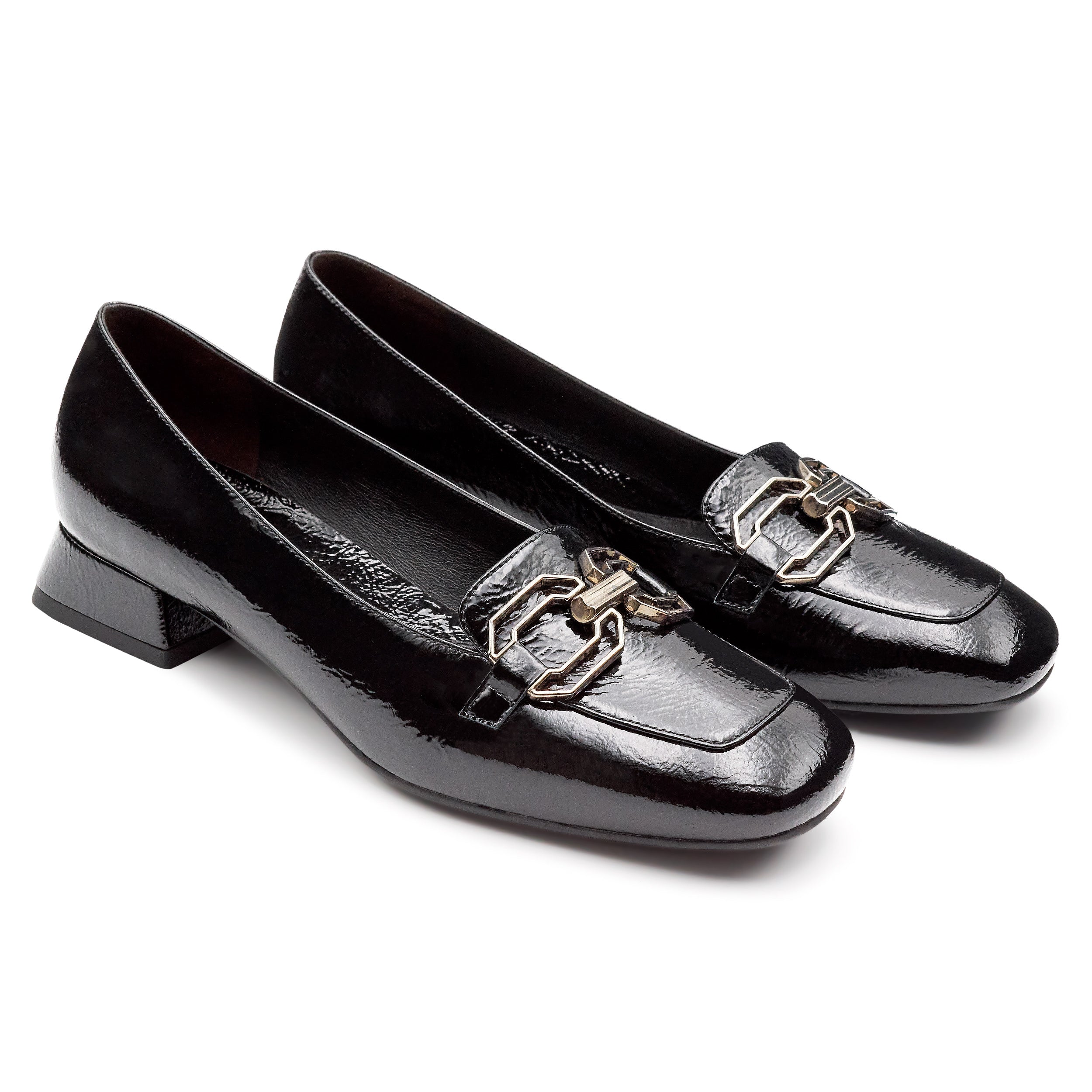 Zapatillas de charol con tacón bajo y herraje metálico para dama