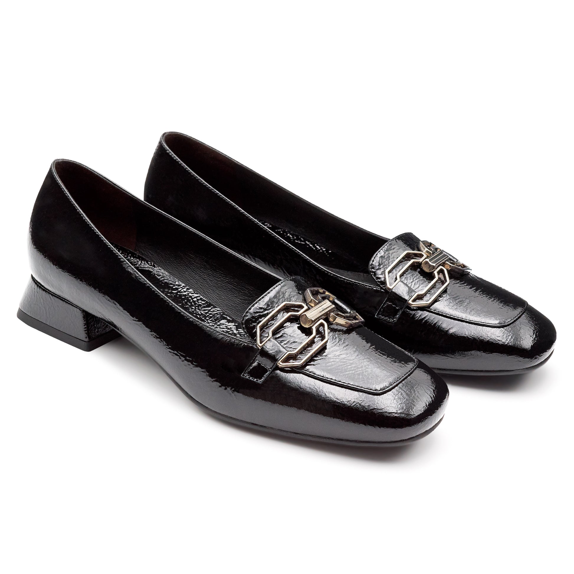 Zapatillas de charol con tacón bajo y herraje metálico para dama