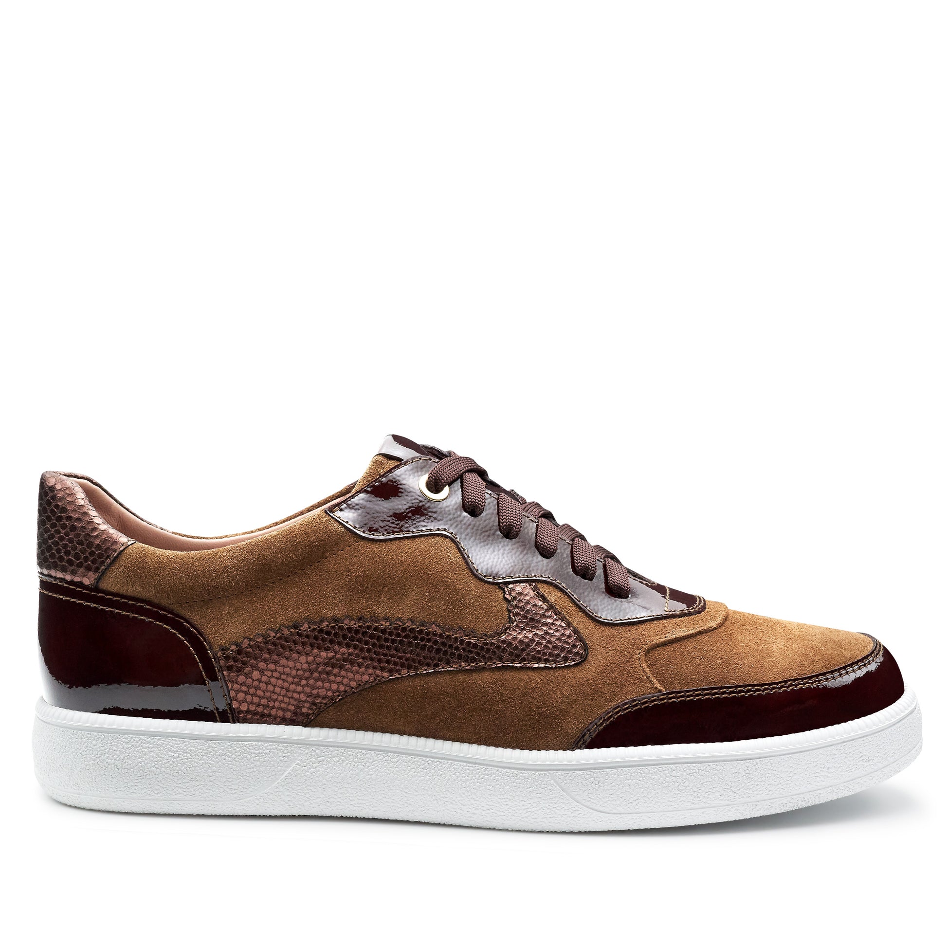 Tenis casuales de charol y gamuza para dama