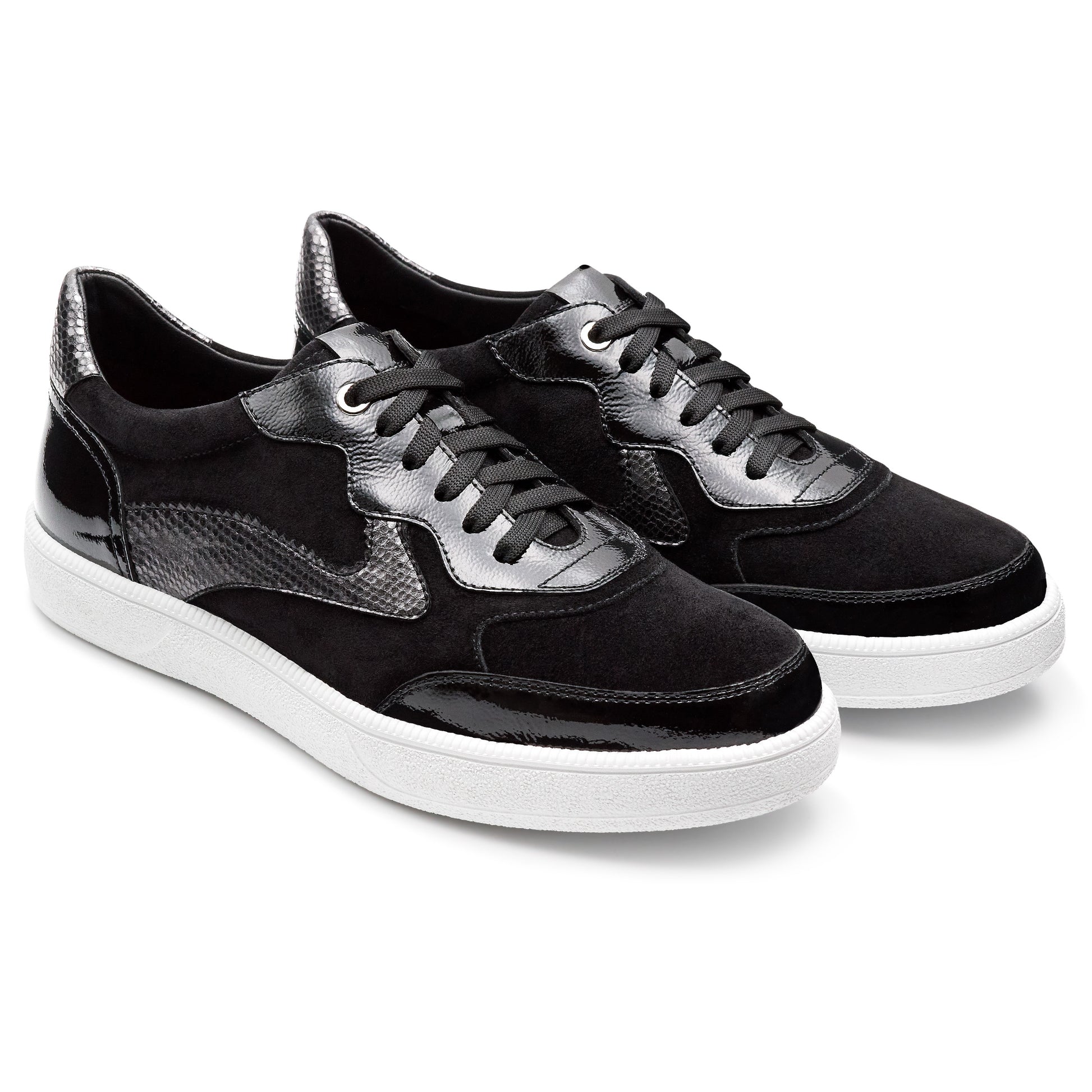 Tenis casuales de charol y gamuza color negro para dama