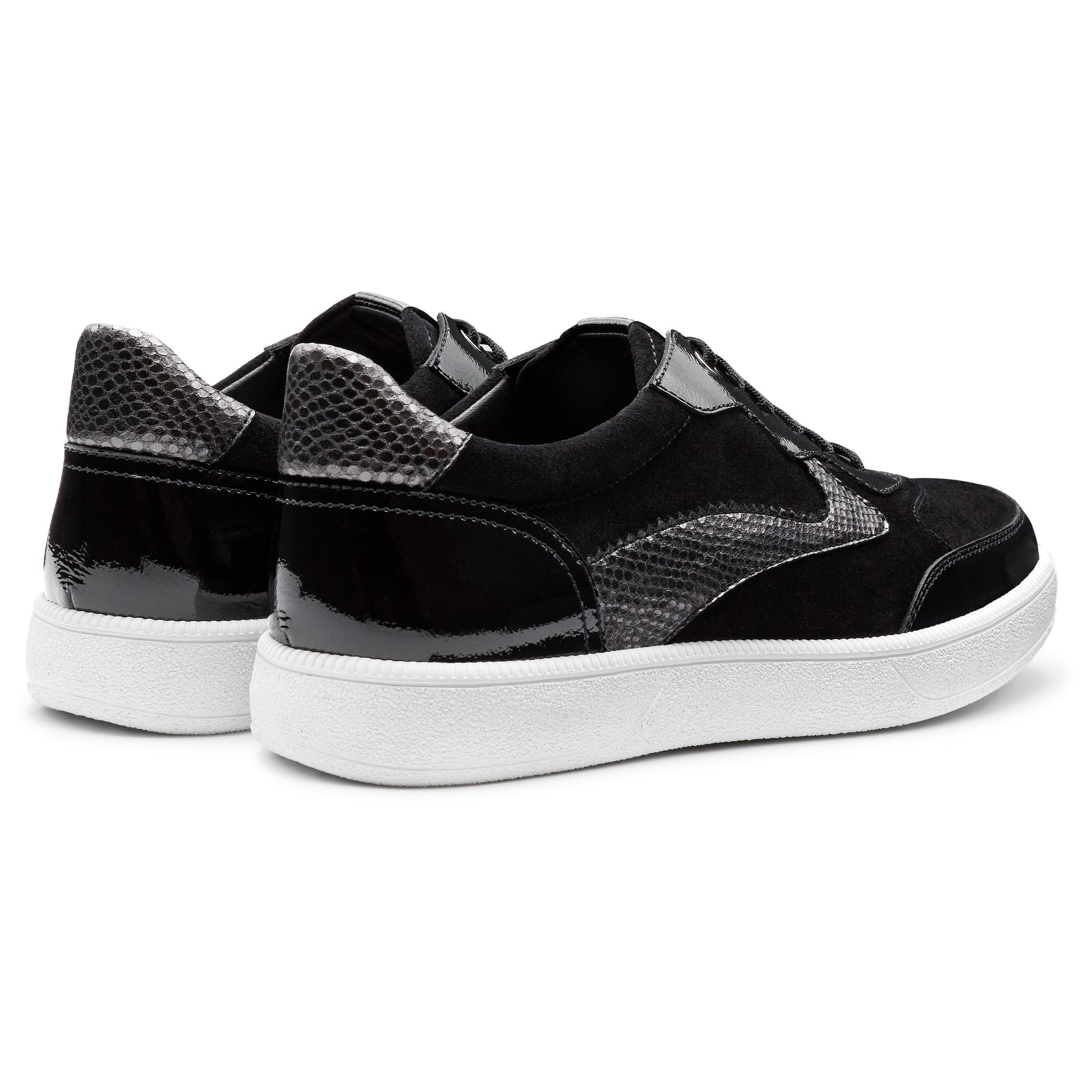 Tenis casuales de charol y gamuza color negro para dama