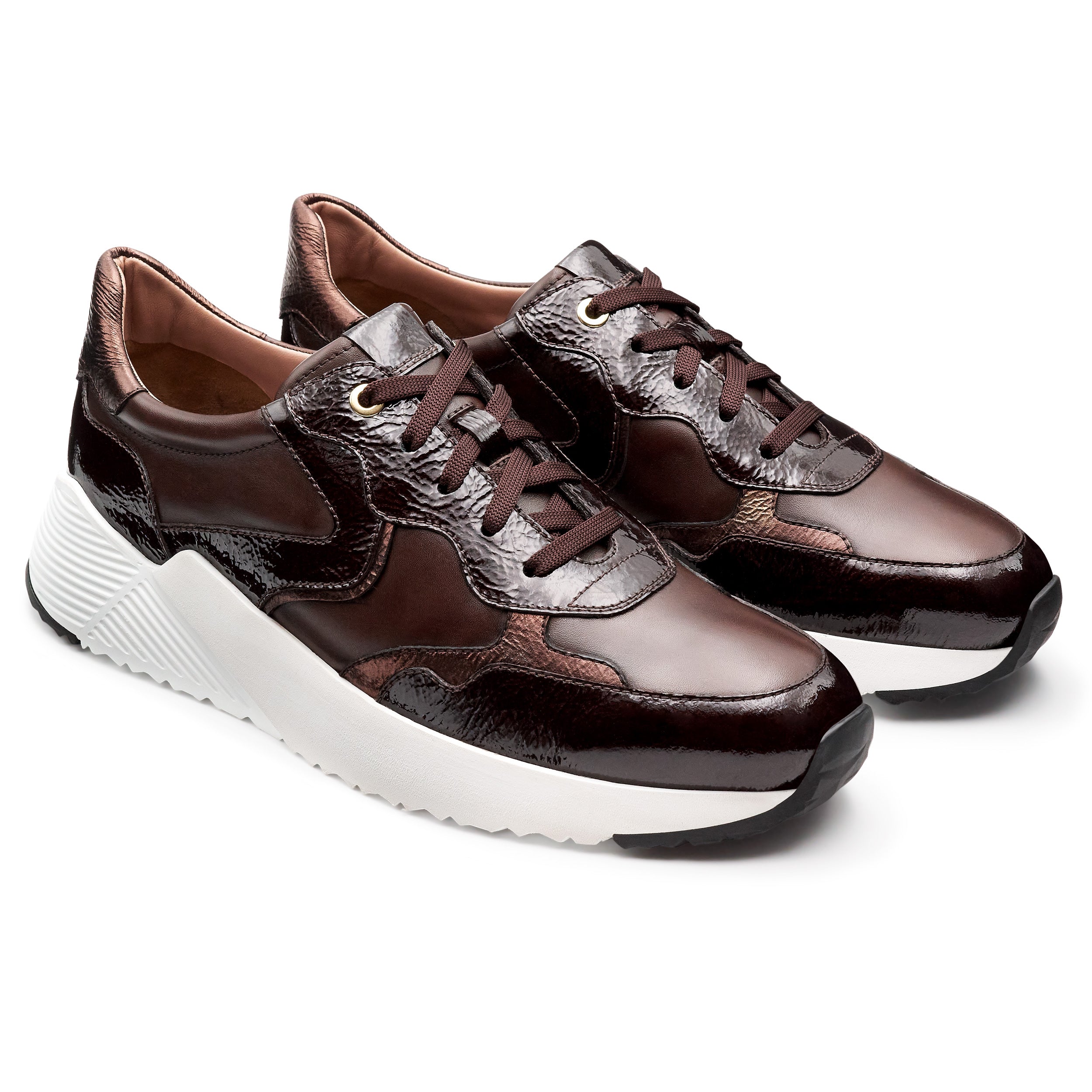 Tenis estilo deportivo en charol para dama