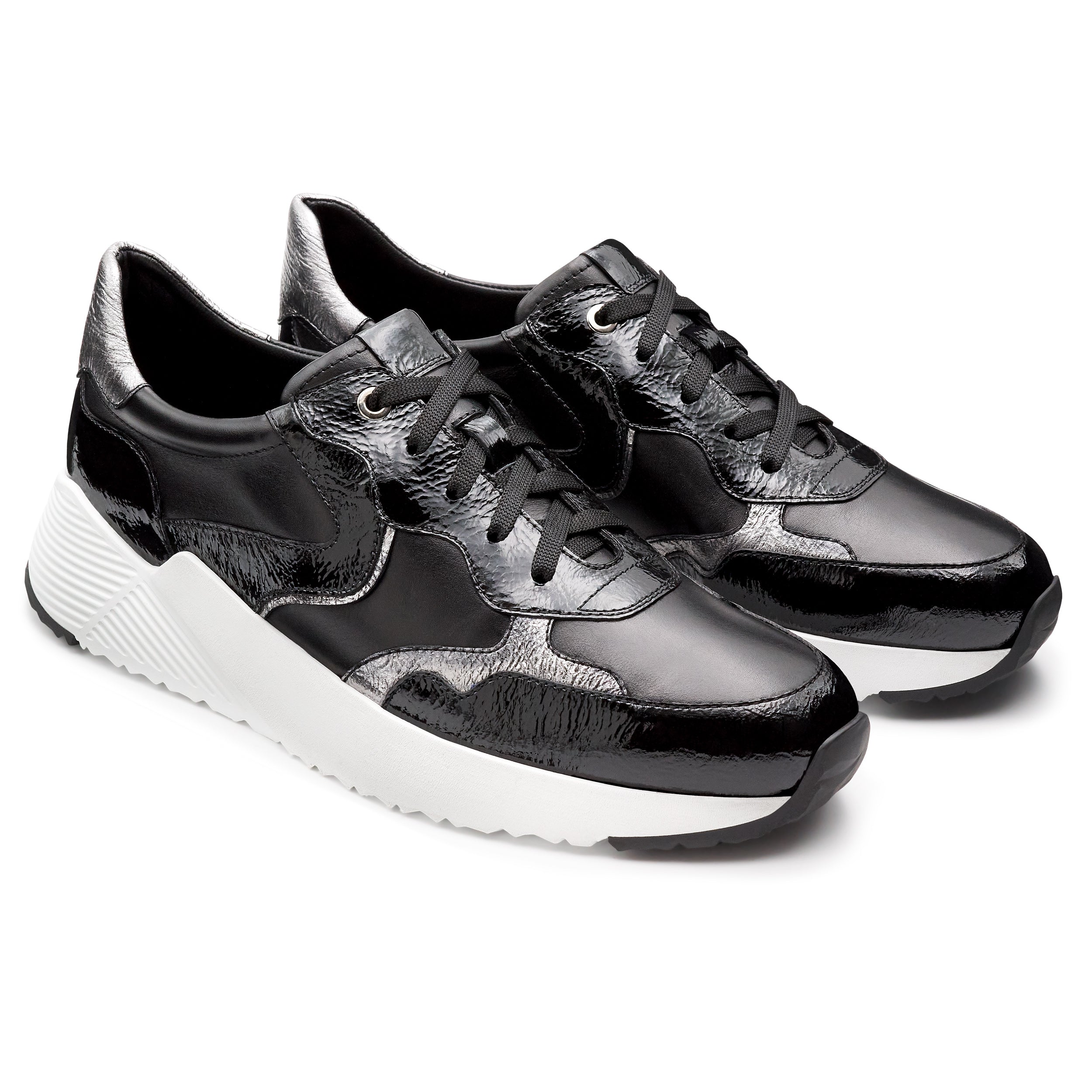 Tenis estilo deportivo en charol para dama negros